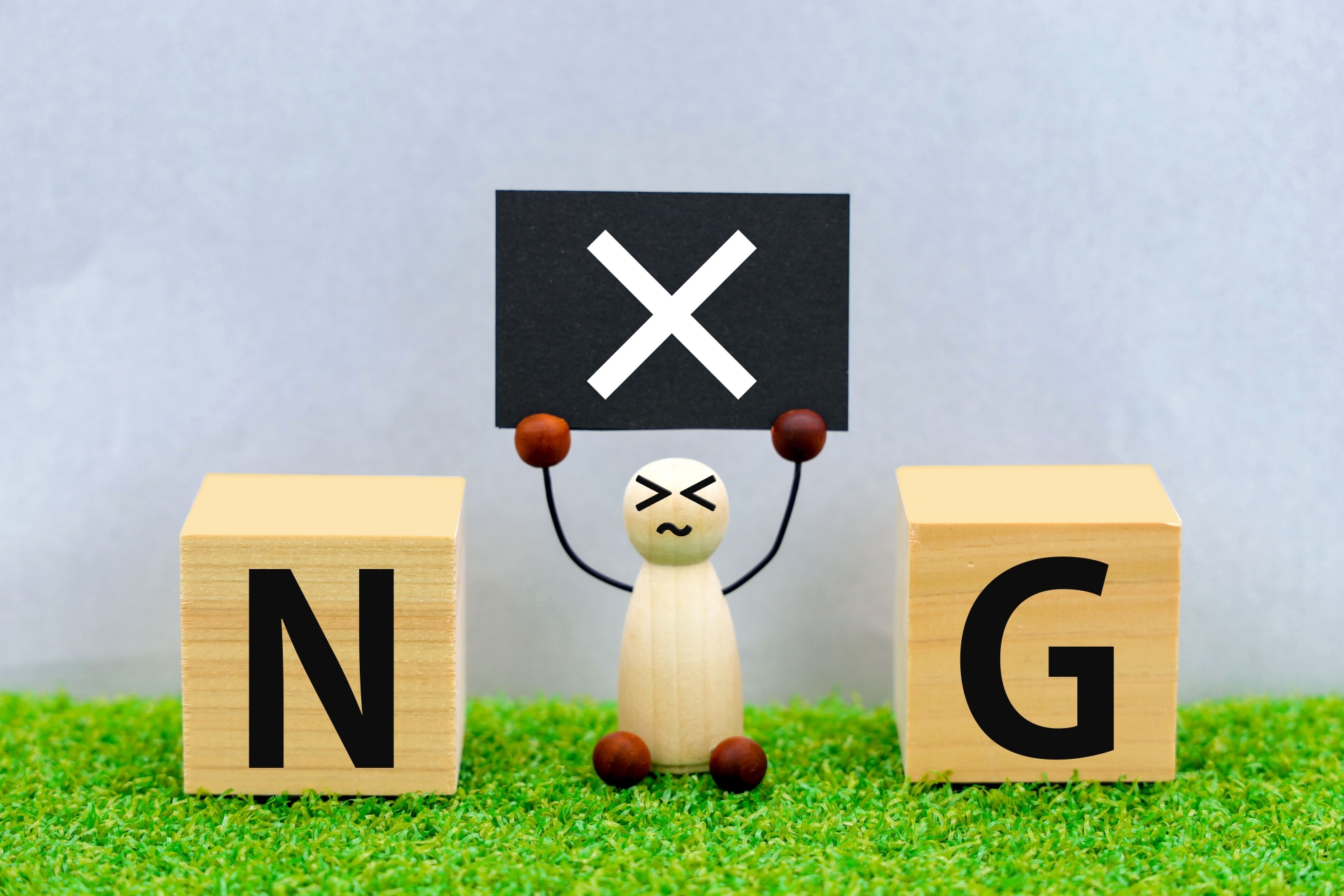 部屋のNG配置を示すイメージ。模様替えで失敗しないコツを表すイラスト