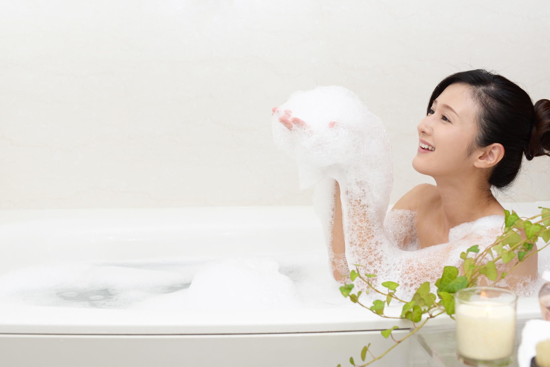 お風呂で浄化を行うリラックスした開運バスタイムの写真