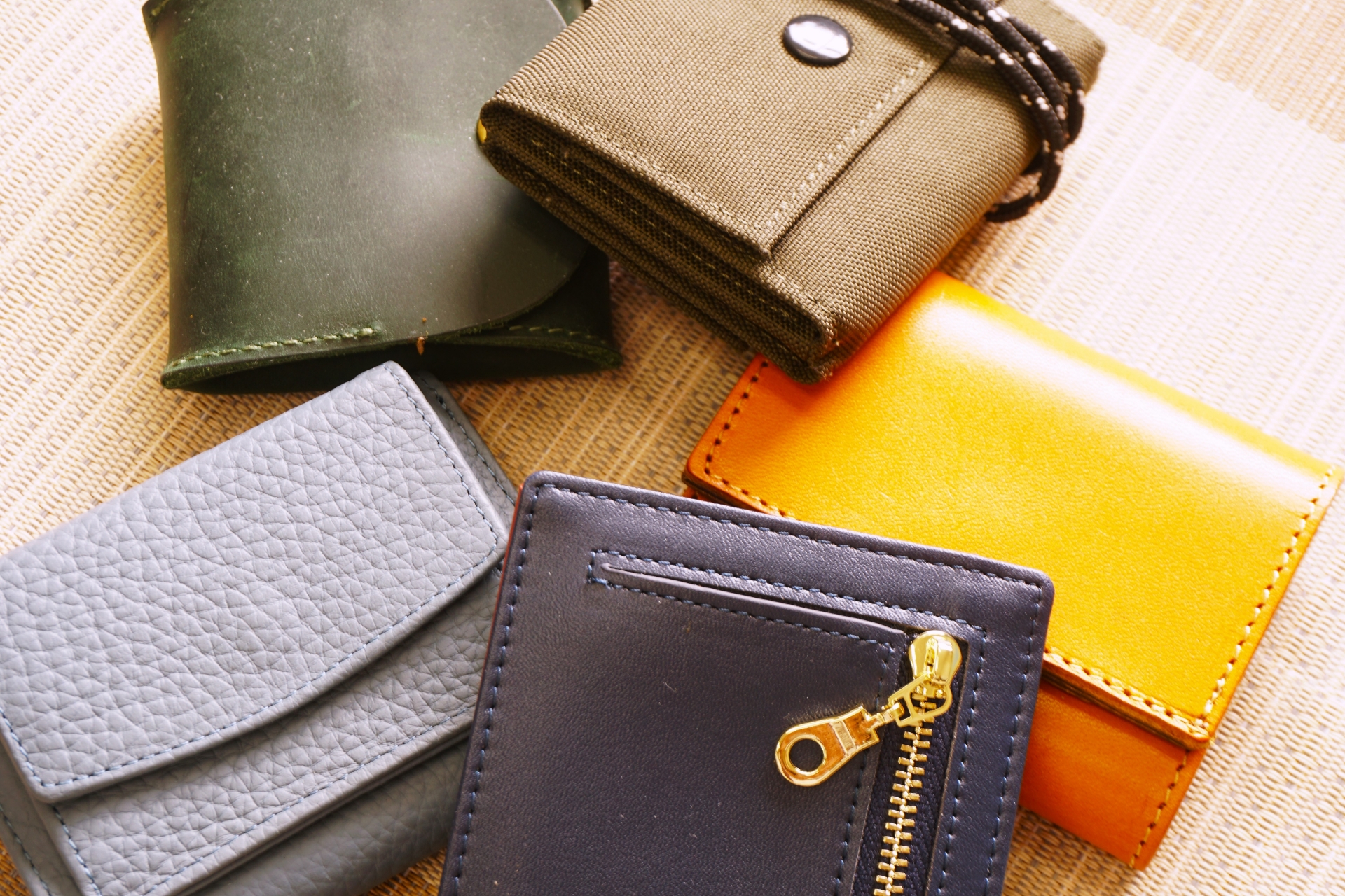 2026〜2027年に財布を使い始める時期と色の選び方を迷う人向けのイメージ写真